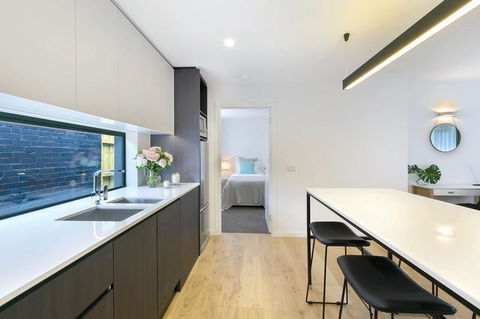 Lakes Edge Apartments - Accommodation Gladstone 3