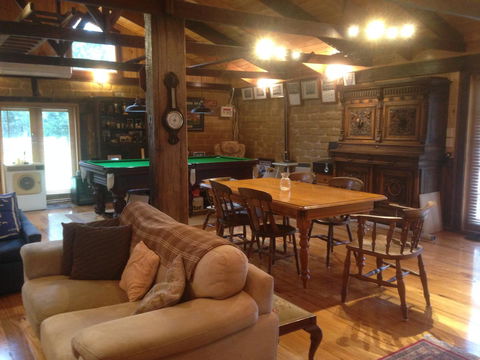 Mud Hollow Barn - Accommodation Gladstone 5