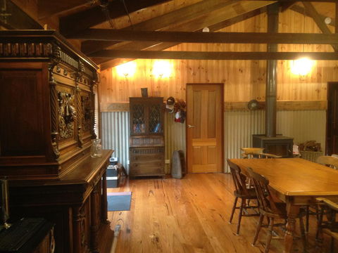 Mud Hollow Barn - Accommodation Gladstone 9
