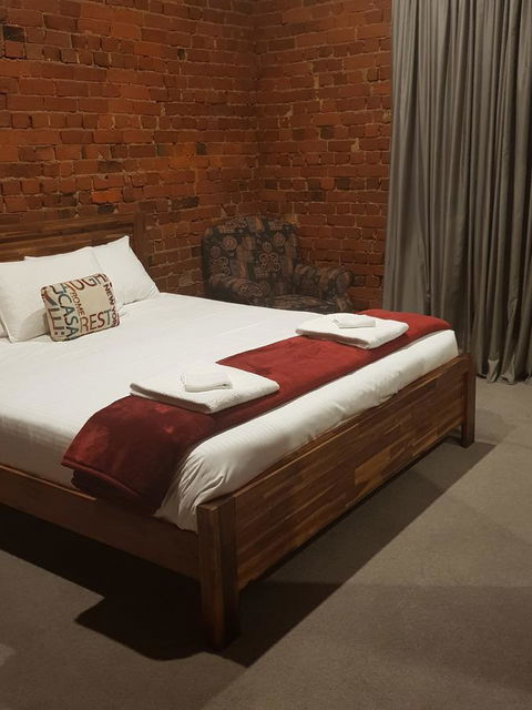 Sublime Spa Apartments - Accommodation Gladstone 14