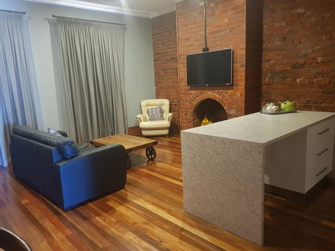Sublime Spa Apartments - Accommodation Gladstone 12