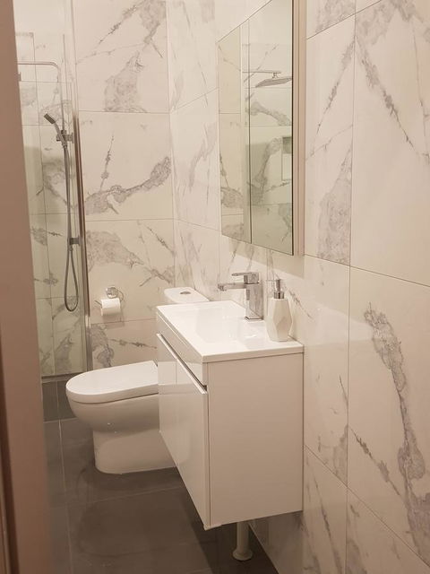 Sublime Spa Apartments - Accommodation Gladstone 15