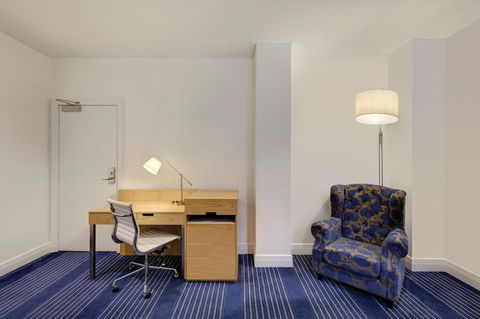 Rendezvous Hotel Melbourne - Accommodation Gladstone 2