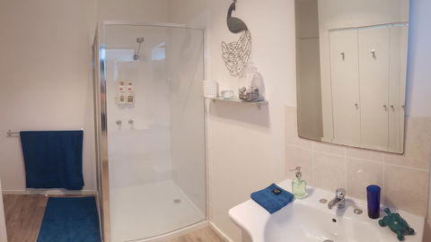 Island Escape - Accommodation Gladstone 8