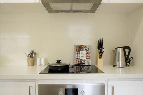 The Town Apartments - Accommodation Gladstone 10