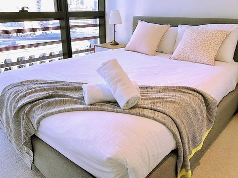 Pride Docklands Waterfront Apartment City View - Accommodation Gladstone 41