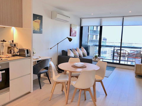 Pride Docklands Waterfront Apartment City View - Accommodation Gladstone 5