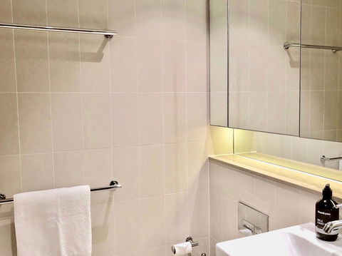 Pride Docklands Waterfront Apartment City View - Accommodation Gladstone 34