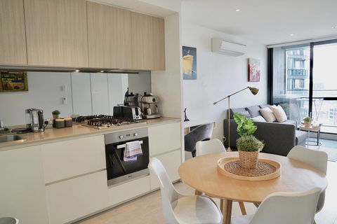 Pride Docklands Waterfront Apartment City View - Accommodation Gladstone 14
