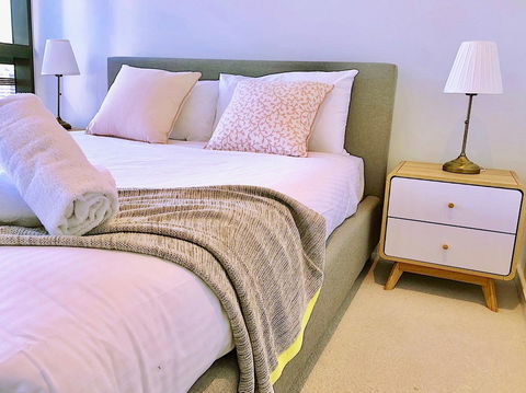 Pride Docklands Waterfront Apartment City View - Accommodation Gladstone 25