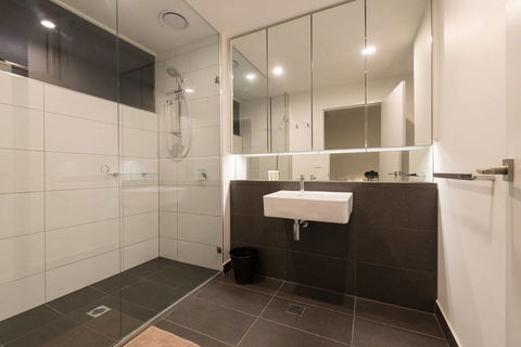Doncaster Private Collection 2 Bed Townhouse@Pearl - Accommodation Gladstone 9