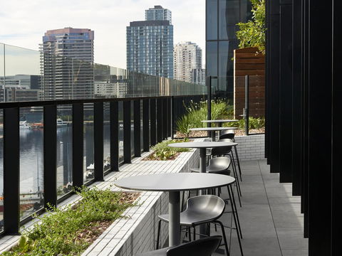 Vibe Hotel Melbourne Docklands - Accommodation Gladstone 21