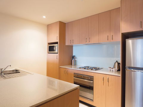 Oaks Melbourne On Lonsdale Suites - Accommodation Gladstone 5