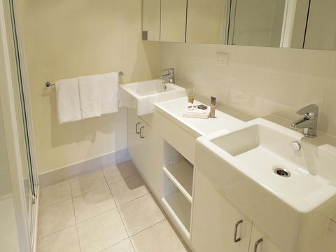 Oaks Melbourne On Lonsdale Suites - Accommodation Gladstone 4