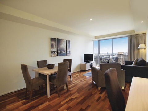 Oaks Melbourne On Lonsdale Suites - Accommodation Gladstone 2