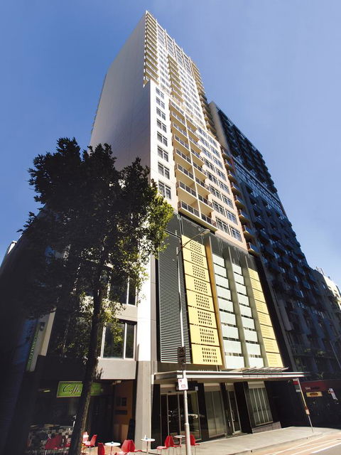 Oaks Melbourne On Lonsdale Suites - Accommodation Gladstone 0
