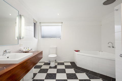 The International Motel Apollo Bay - Accommodation Gladstone 17