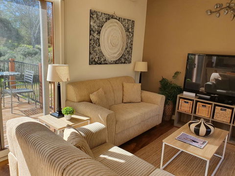 Rural 5 Star Villa\'s With Resort Amenities - Accommodation Gladstone 1