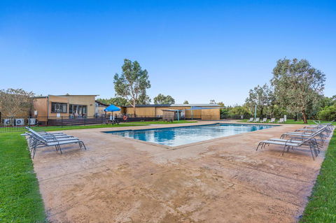 Rural 5 Star Villa\'s With Resort Amenities - Accommodation Gladstone 17