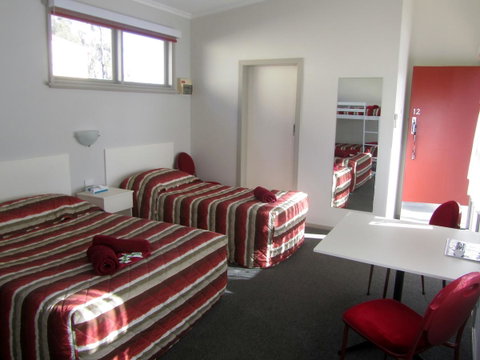 The Highlander Motel - 24HR Check In - Accommodation Gladstone 25