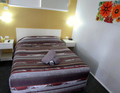 The Highlander Motel - 24HR Check In - Accommodation Gladstone 13