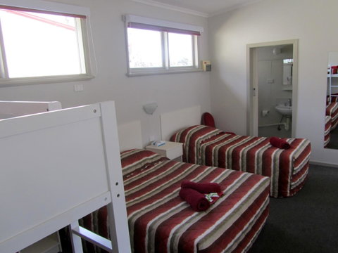 The Highlander Motel - 24HR Check In - Accommodation Gladstone 23