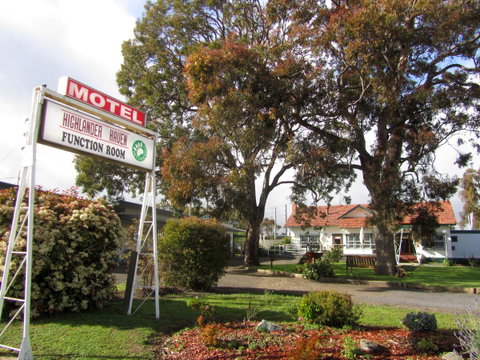 The Highlander Motel - 24HR Check In - Accommodation Gladstone 0