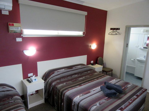 The Highlander Motel - 24HR Check In - Accommodation Gladstone 2