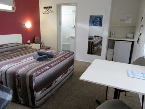 The Highlander Motel - 24HR Check In - Accommodation Gladstone 1