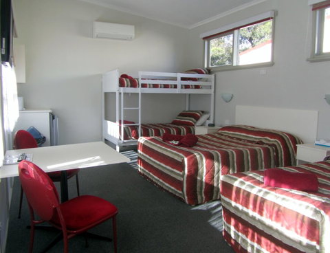 The Highlander Motel - 24HR Check In - Accommodation Gladstone 18