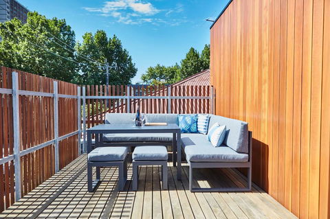 Richmond Â· 3 Level Architecturally Designed Richmond House - Accommodation Gladstone 14