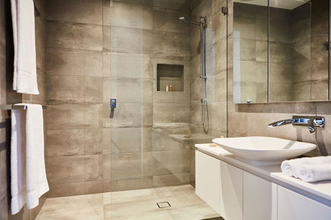 Richmond Â· 3 Level Architecturally Designed Richmond House - Accommodation Gladstone 9