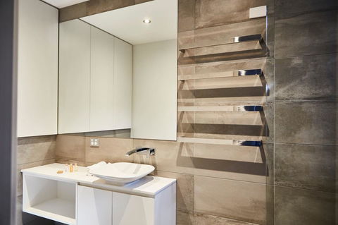 Richmond Â· 3 Level Architecturally Designed Richmond House - Accommodation Gladstone 13