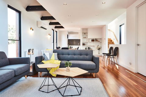 Richmond Â· 3 Level Architecturally Designed Richmond House - Accommodation Gladstone 0
