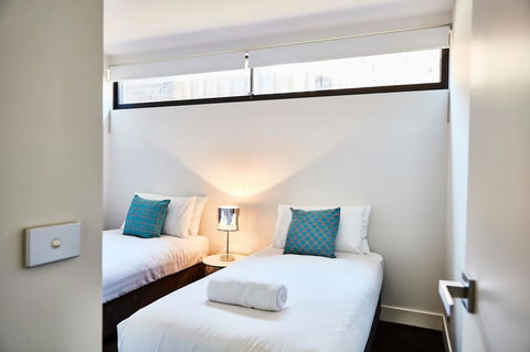 Richmond Â· 3 Level Architecturally Designed Richmond House - Accommodation Gladstone 7