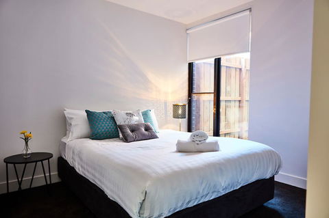 Richmond Â· 3 Level Architecturally Designed Richmond House - Accommodation Gladstone 10