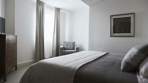 Plough Hotel - Accommodation Gladstone 2