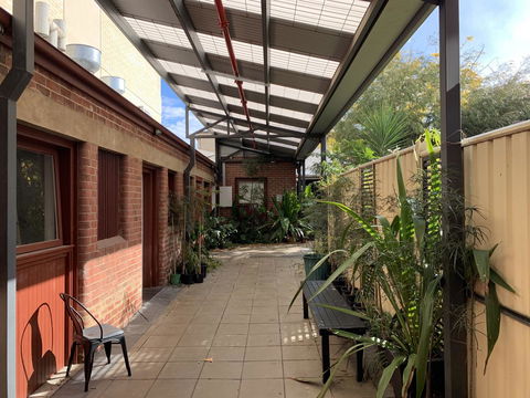 CROWN CENTRAL BUSINESS DISTRICT MOTEL - NO UNDER 18s - Accommodation Gladstone 3