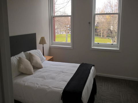 CROWN CENTRAL BUSINESS DISTRICT MOTEL - NO UNDER 18s - Accommodation Gladstone 43