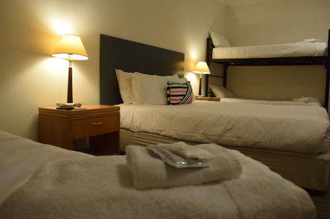 CROWN CENTRAL BUSINESS DISTRICT MOTEL - NO UNDER 18s - Accommodation Gladstone 38