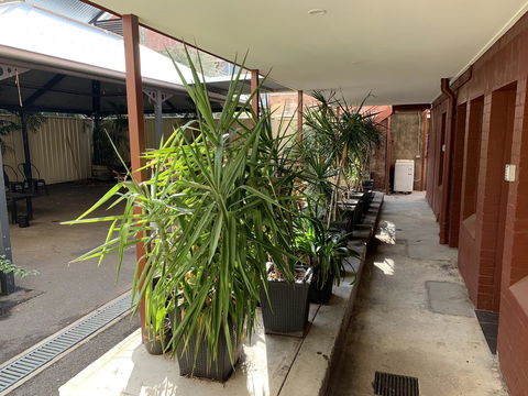 CROWN CENTRAL BUSINESS DISTRICT MOTEL - NO UNDER 18s - Accommodation Gladstone 6