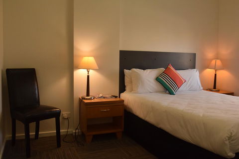 CROWN CENTRAL BUSINESS DISTRICT MOTEL - NO UNDER 18s - Accommodation Gladstone 33