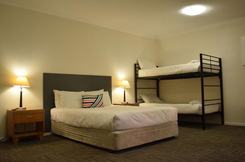 CROWN CENTRAL BUSINESS DISTRICT MOTEL - NO UNDER 18s - Accommodation Gladstone 40