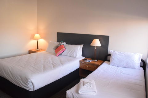 CROWN CENTRAL BUSINESS DISTRICT MOTEL - NO UNDER 18s - Accommodation Gladstone 31