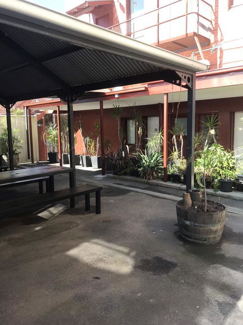 CROWN CENTRAL BUSINESS DISTRICT MOTEL - NO UNDER 18s - Accommodation Gladstone 13
