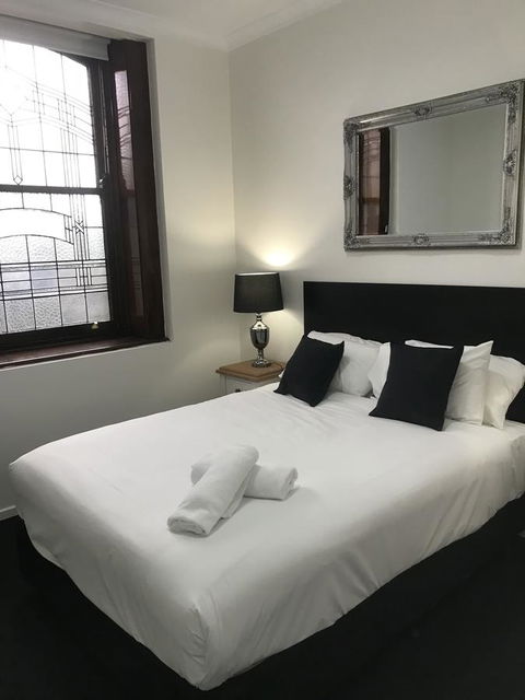 CROWN CENTRAL BUSINESS DISTRICT MOTEL - NO UNDER 18s - Accommodation Gladstone 0