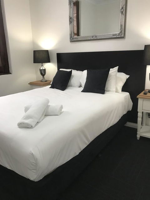 CROWN CENTRAL BUSINESS DISTRICT MOTEL - NO UNDER 18s - Accommodation Gladstone 19