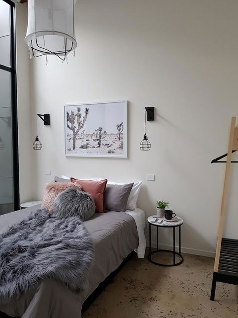 THE WAREHOUSE APARTMENTS - Accommodation Gladstone 0