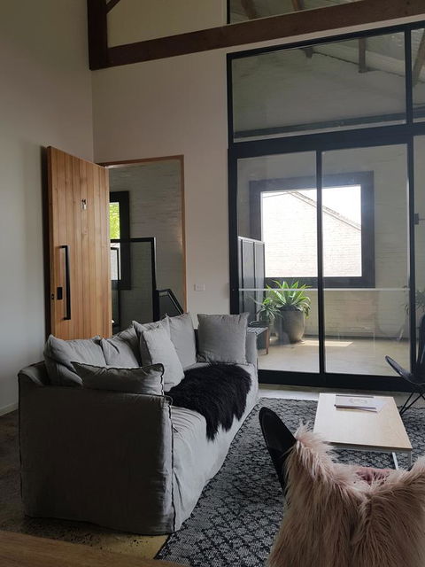 THE WAREHOUSE APARTMENTS - Accommodation Gladstone 1