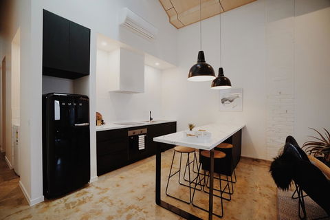 THE WAREHOUSE APARTMENTS - Accommodation Gladstone 11